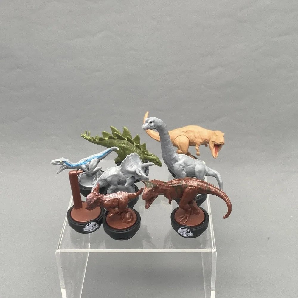 Epoch Games Jurassic World Shaky‎ Volcano Tabletop Game with 7 Dinosaur Figures